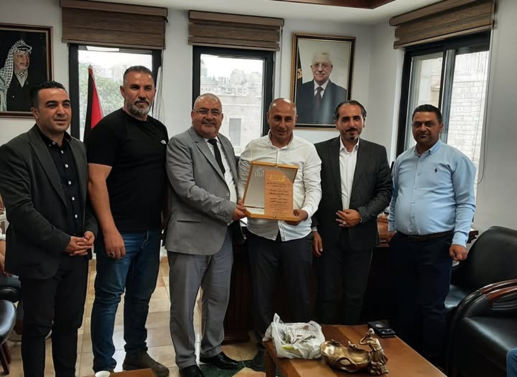 استقبل رئيس بلدية بيت جالا السيد فلاديمير خاروفة وفداً من شركة سترول العقارية، وذلك لتقديم التهاني بمناسبة تسلمه مهام رئاسة بلدية بيت جالا للدورة الجديدة.