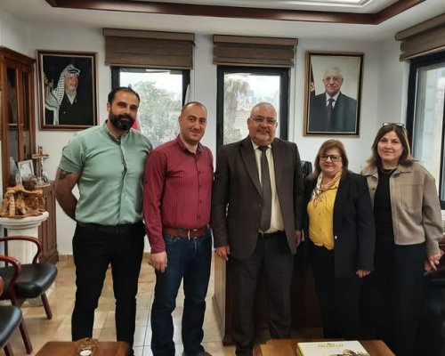 استقبل رئيس بلدية بيت جالا السيد فلاديمير خاروفة وفداً من المدرسة الأمريكية، وذلك لتقديم التهاني بمناسبة توليه رئاسة بلدية بيت جالا. 